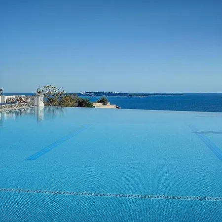 Upstays Garden Terrace Pool 30m2