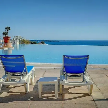 Upstays Garden Terrace Pool 30m2