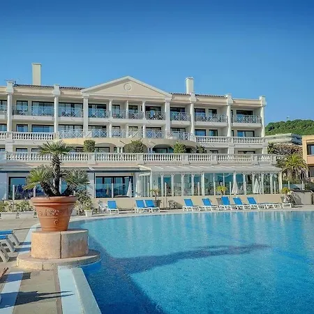 Upstays Garden Terrace Pool 30m2 Lejlighed